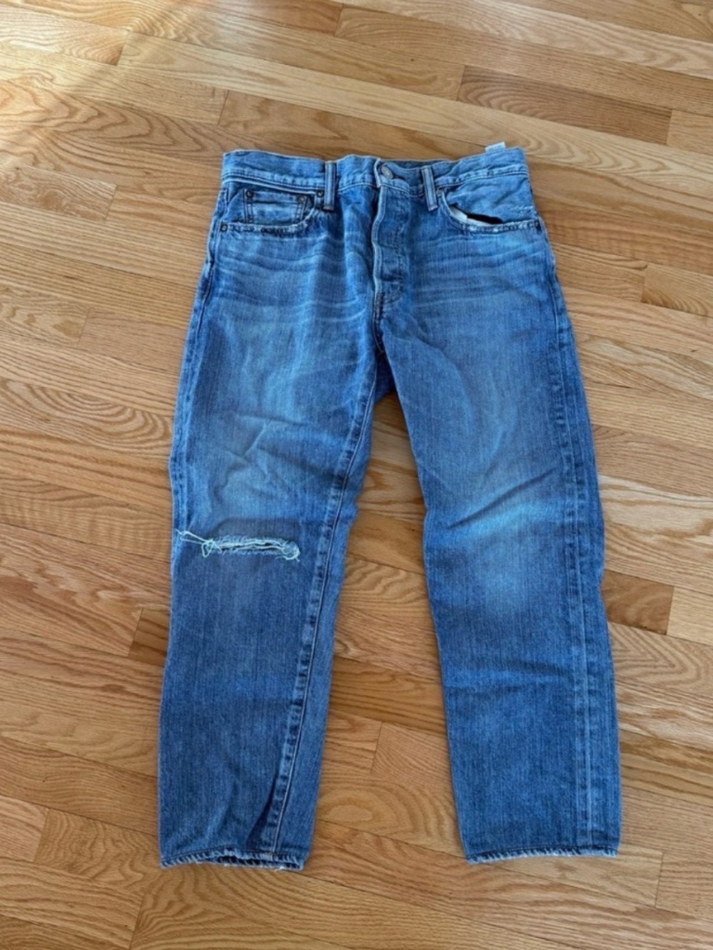 MOUSSY Vintage Mid-Blue Straight-Leg Jeans with Knee Rip Japanese Denim